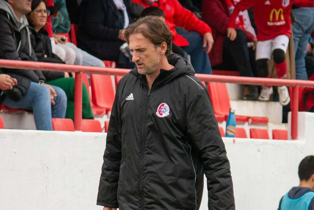 Oficial: Carlos Fernandes deixa comando técnico da União de Santarém