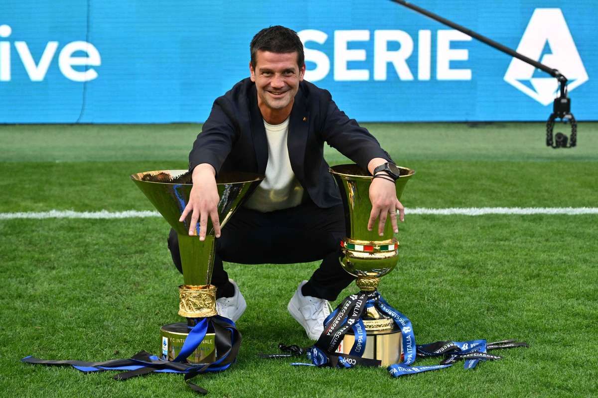Chivu em reunião com direção do Inter de Milão para renovação até 2028 e estratégias de mercado