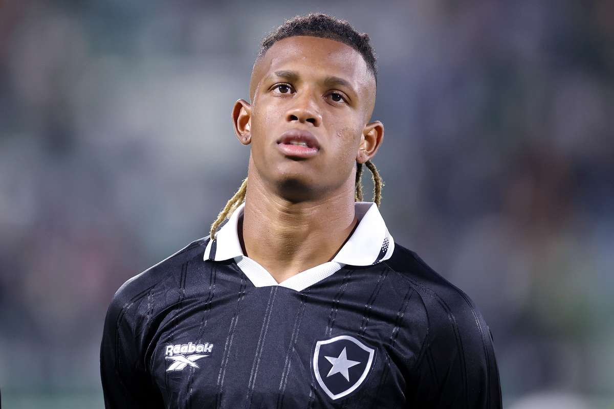 Danilo é afastado do Botafogo um dia após convocação para Copa