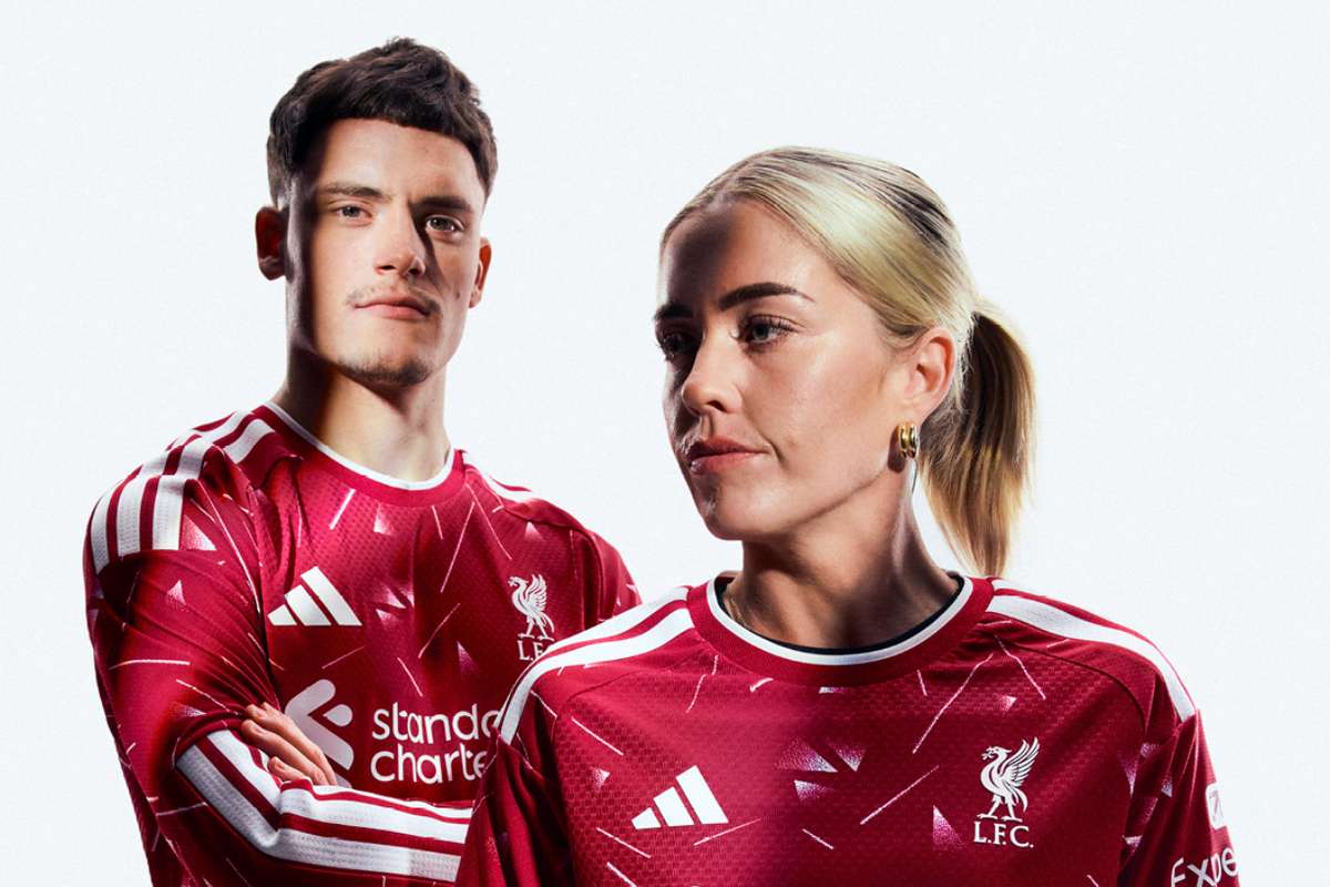 Liverpool presenta su nueva camiseta para la temporada 26/27 inspirada en la mítica campaña 89/90