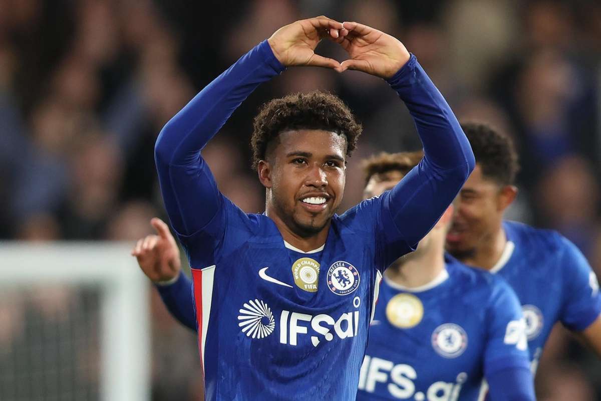 Chelsea triunfa sobre o Tottenham em clássico londrino com golos brasileiros e sobe ao oitavo posto na Premier League