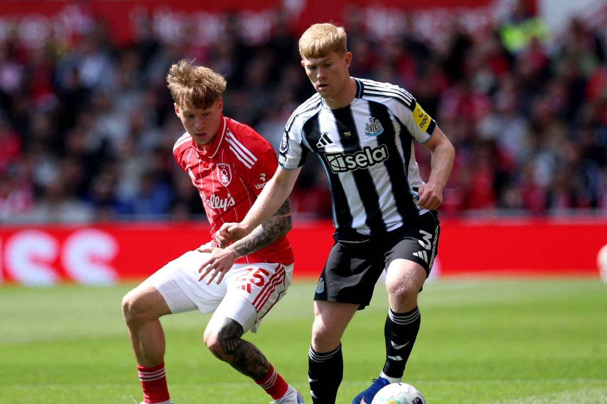 Manchester United identifie Lewis Hall comme priorité au poste de latéral gauche