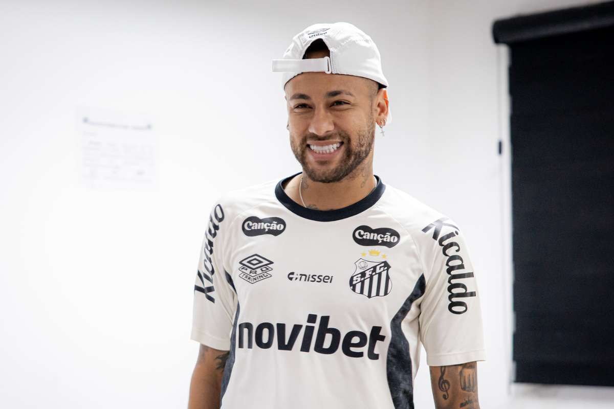 Médico confirma pequena lesão de Neymar, mas atacante não preocupa Seleção