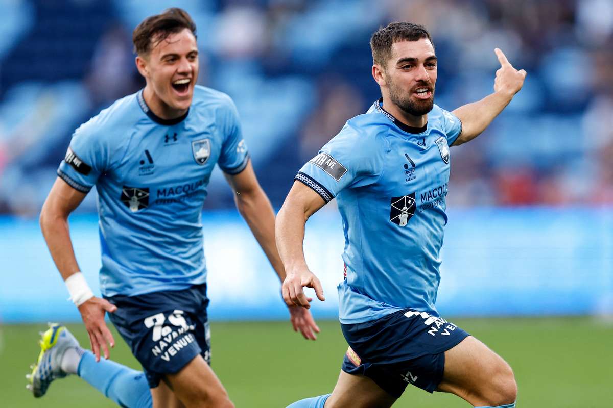 Auckland hoping to join tiny list of clubs to win a league in another country