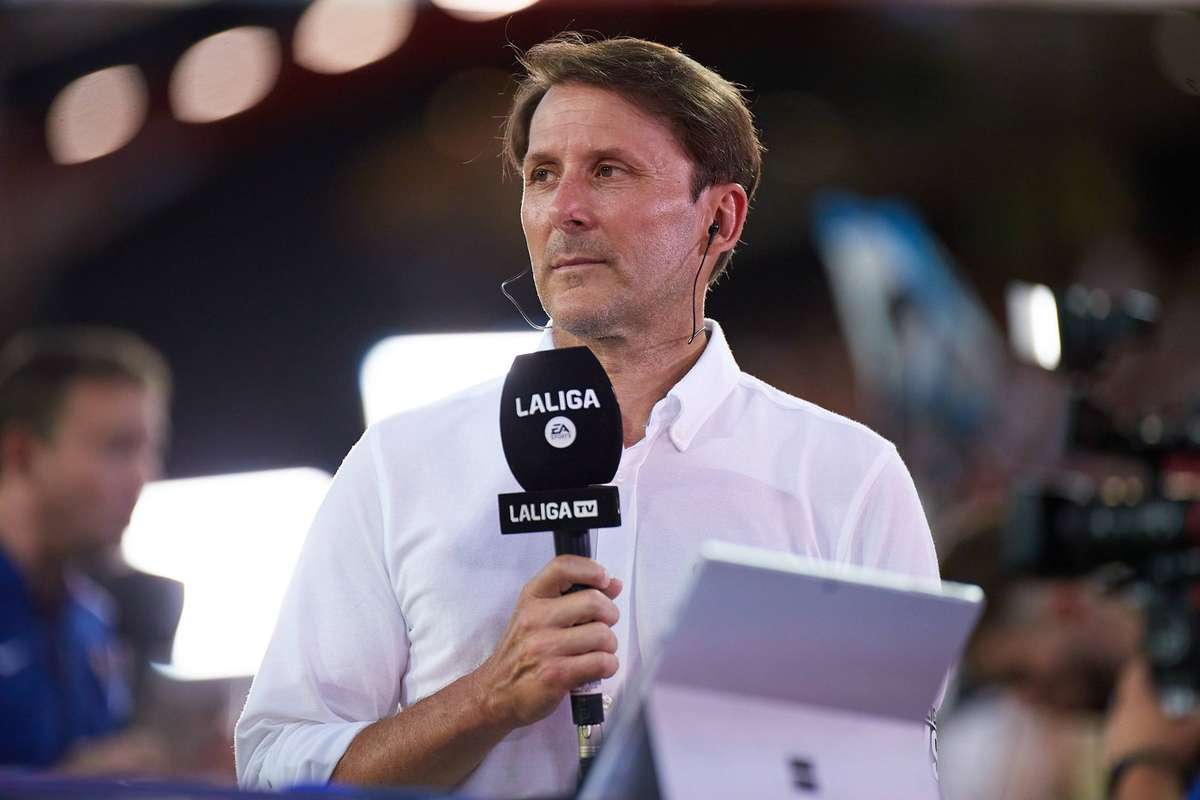 EXCLUSIVE: Gaizka Mendieta says loanee Marcus Rashford must stay at Barcelona