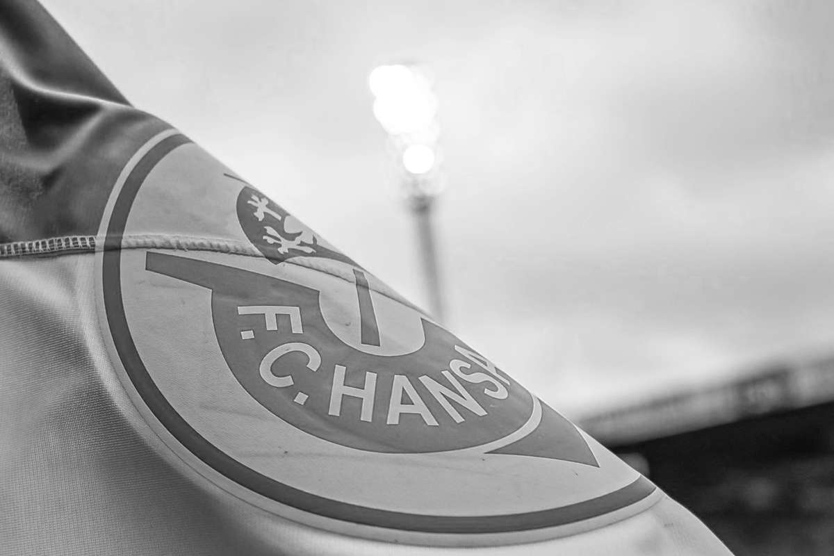 Verlor das Gleichgewicht: Hansa-Fan nach Tribünensturz gestorben