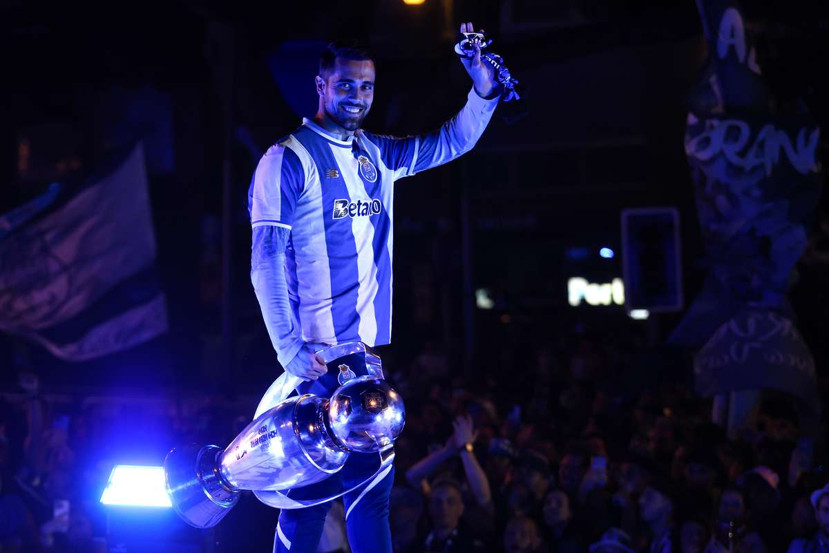 Diogo Costa elogiado por antigo treinador: "Simboliza a marca FC Porto"
