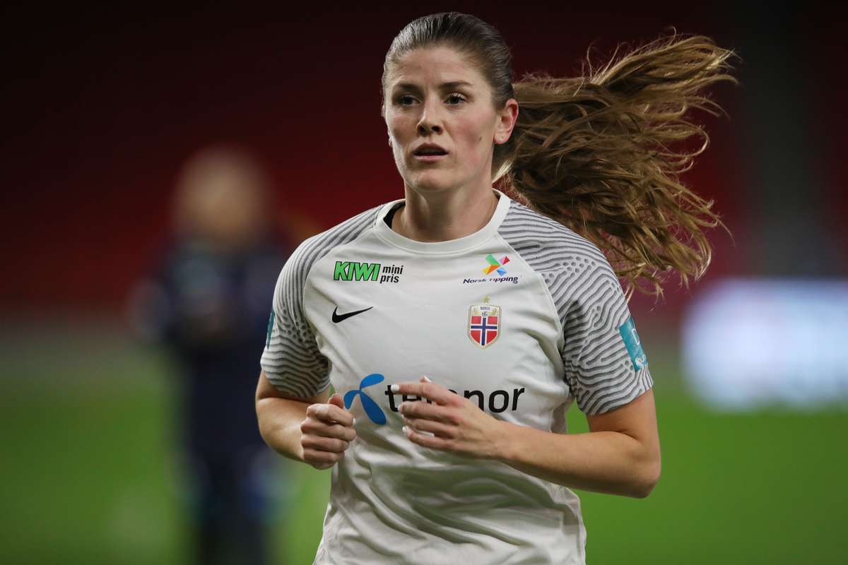 Pemain internasional Norwegia Mjelde membela tempat final sementara kritik Bonmati memicu perdebatan