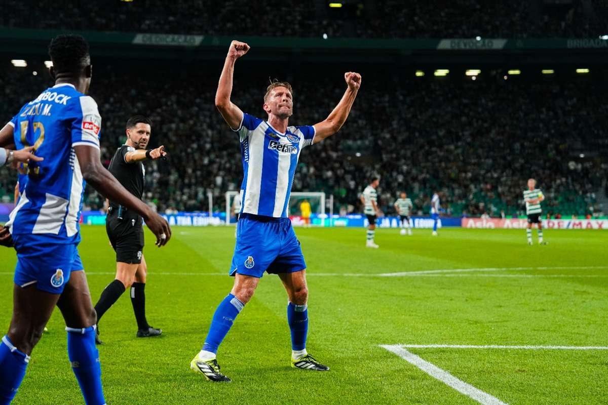 Oficial: Luuk de Jong deixa o FC Porto