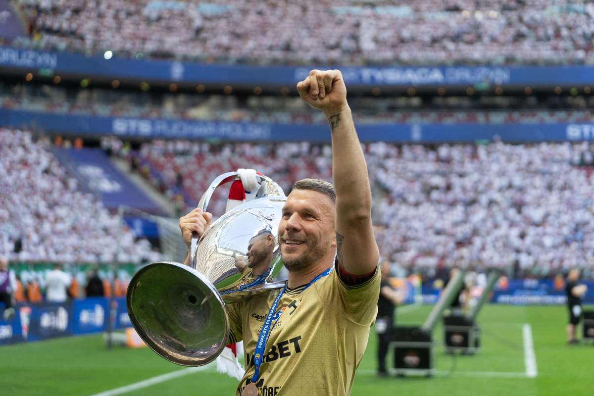Ende mit 40 Jahren: Ex-Weltmeister Podolski beendet seine Profikarriere im Sommer