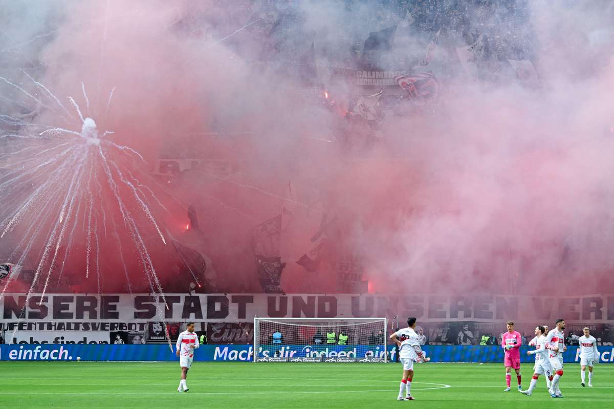"Vollkommen inakzeptabel": Untersuchungen nach Pyro-Zwischenfällen in Frankfurt eingeleitet