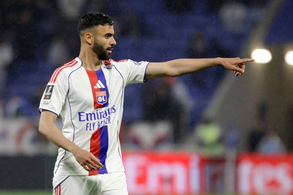 Rachid Ghezzal oficializa despedida do Lyon