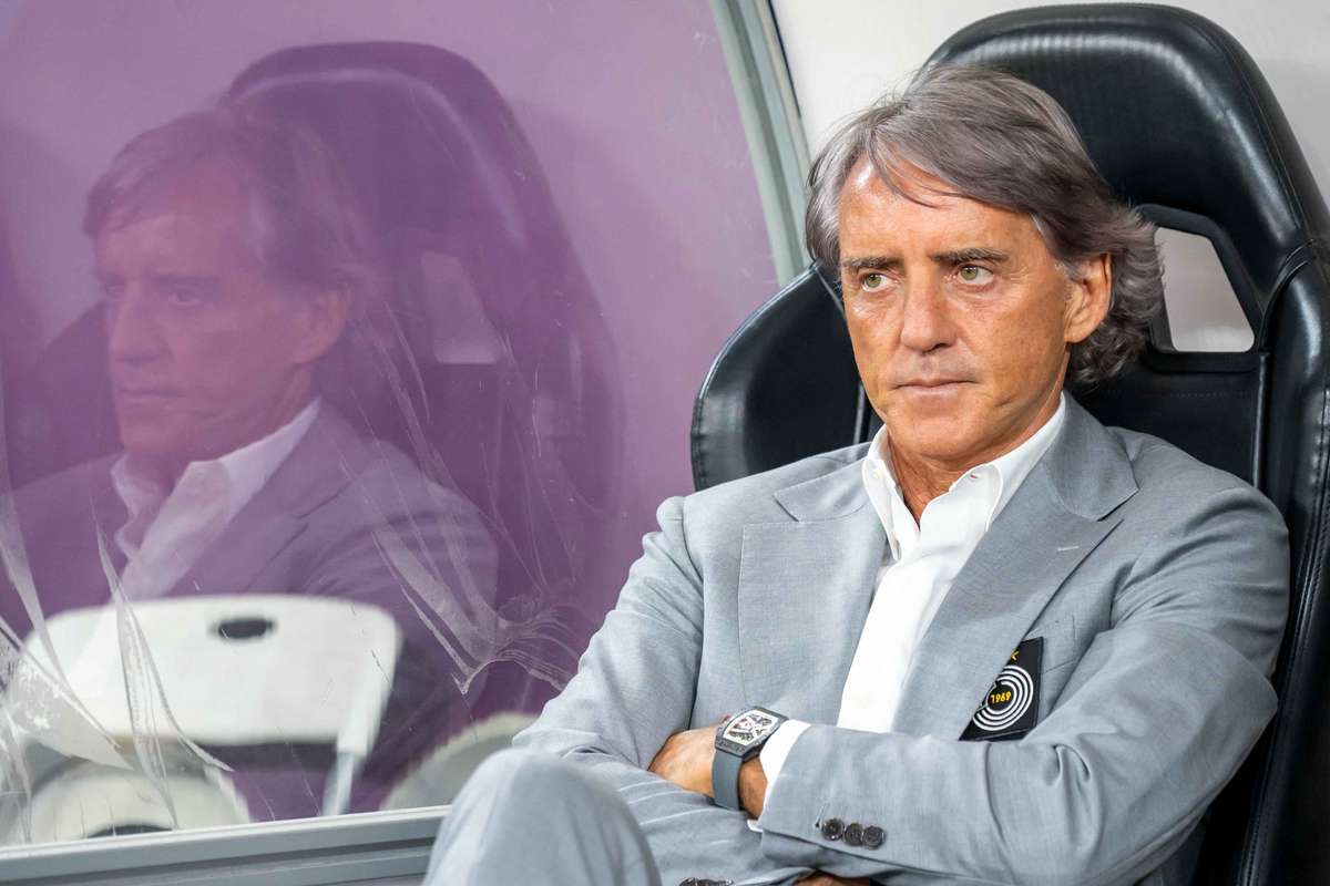 Roberto Mancini evita questões sobre possível retorno à seleção italiana: "Treinador? Próxima pergunta..."
