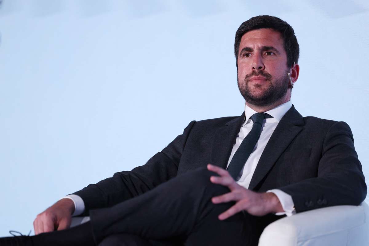 Il magnate dell'energia Riquelme annuncia la prima sfida al presidente del Real Madrid Perez in 20 anni
