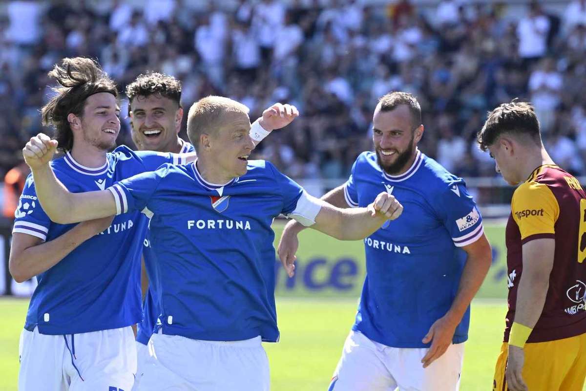 República Checa: Dukla Praga rebaixado com três autogolos (0-3)