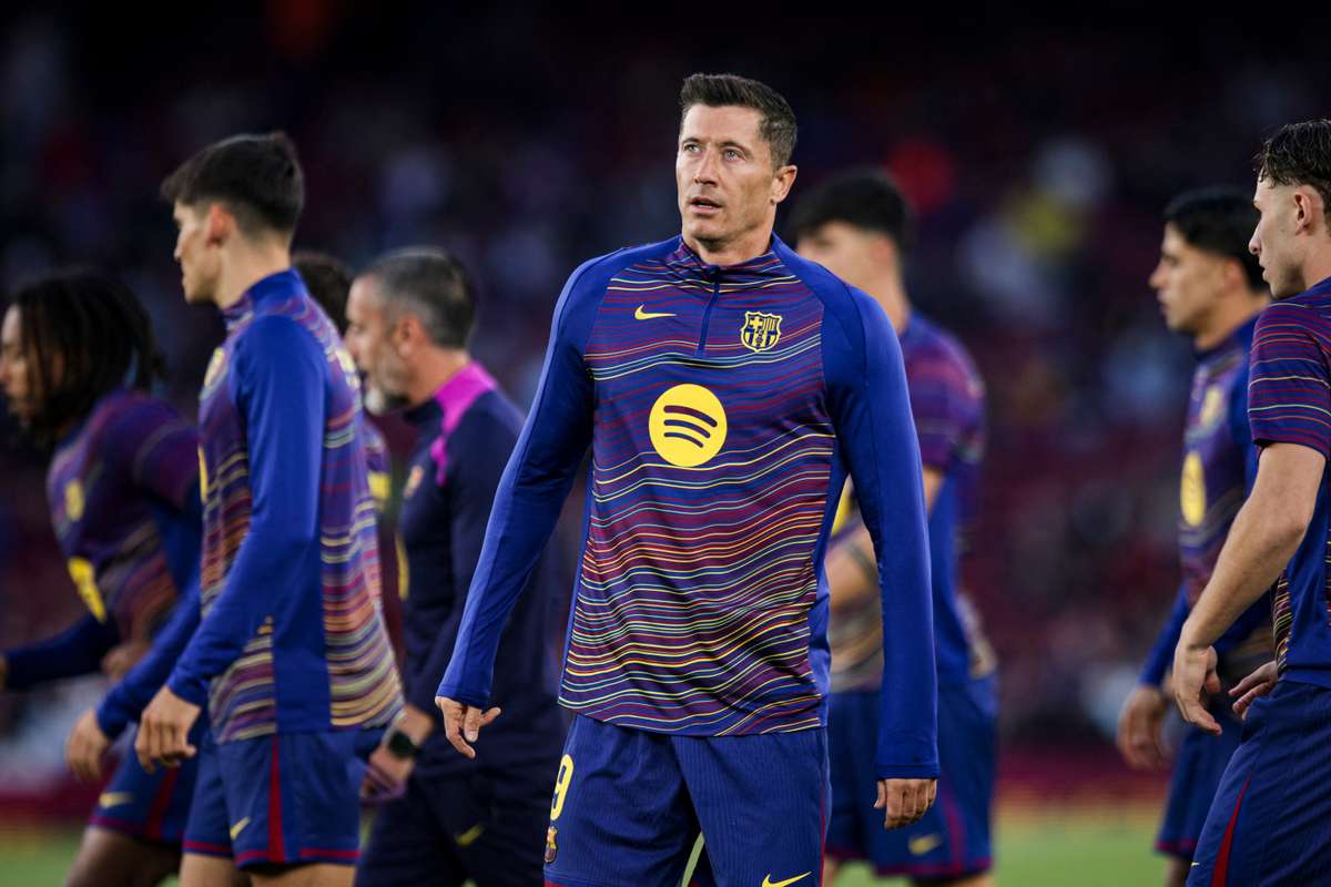 Lewandowski se despide con un tanto en la caída del Barcelona en Mestalla (3-1)