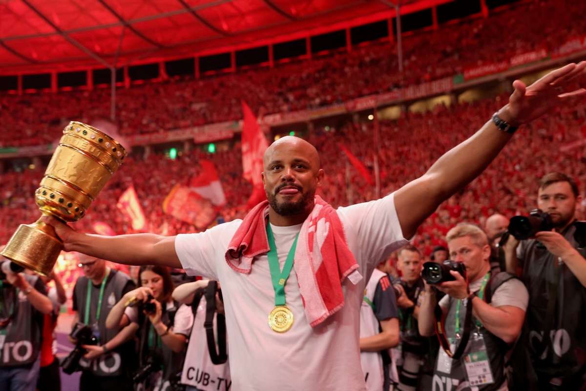 Bierdusche entfällt: Kompany bleibt trocken – Hoeneß verärgert über Pyro-Spektakel