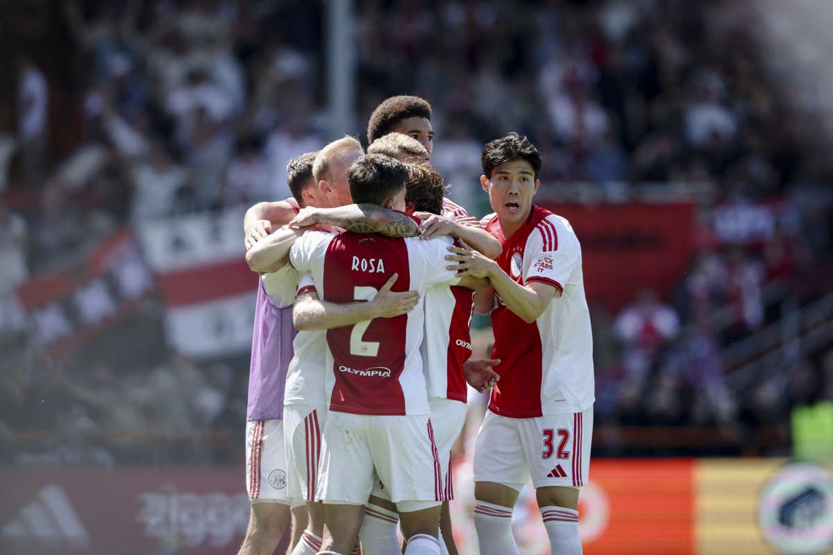Ajax hindari bencana dan kalahkan Utrecht lewat adu penalti untuk lolos ke kualifikasi Liga Konferensi