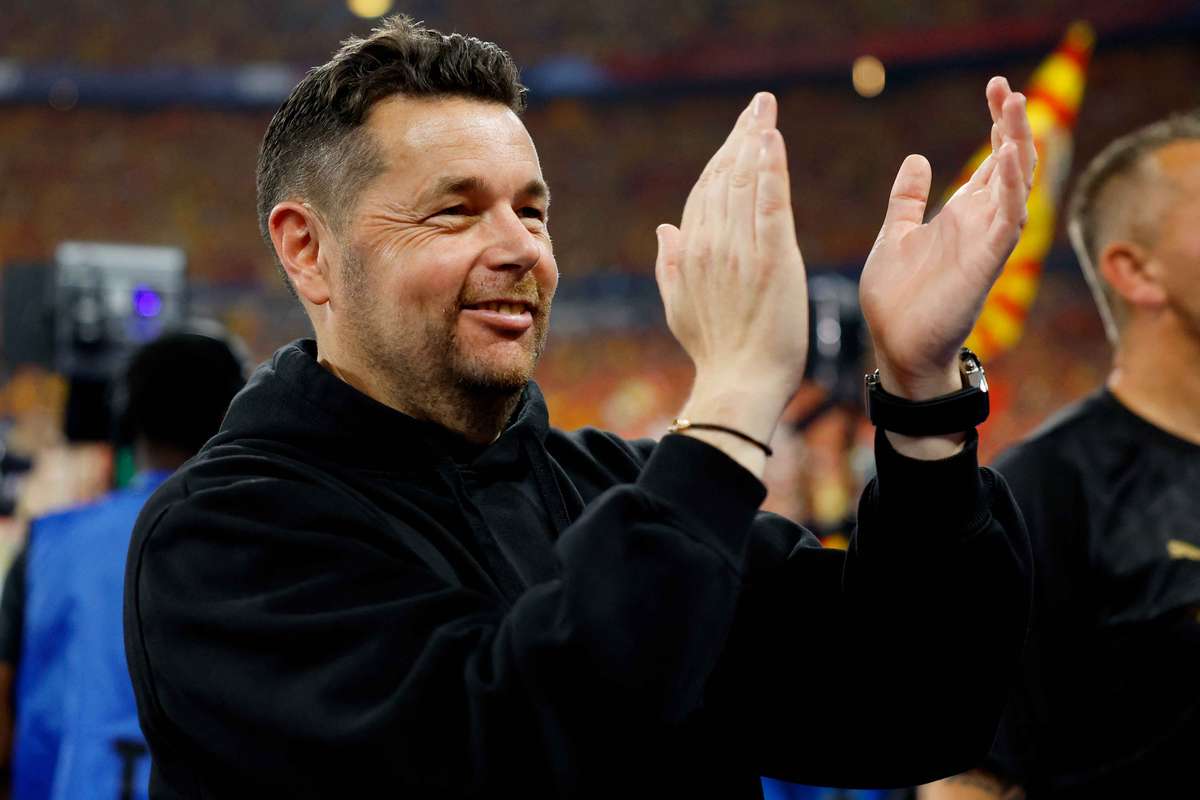 Pierre Sage assure qu'il va rester à Lens la saison prochaine