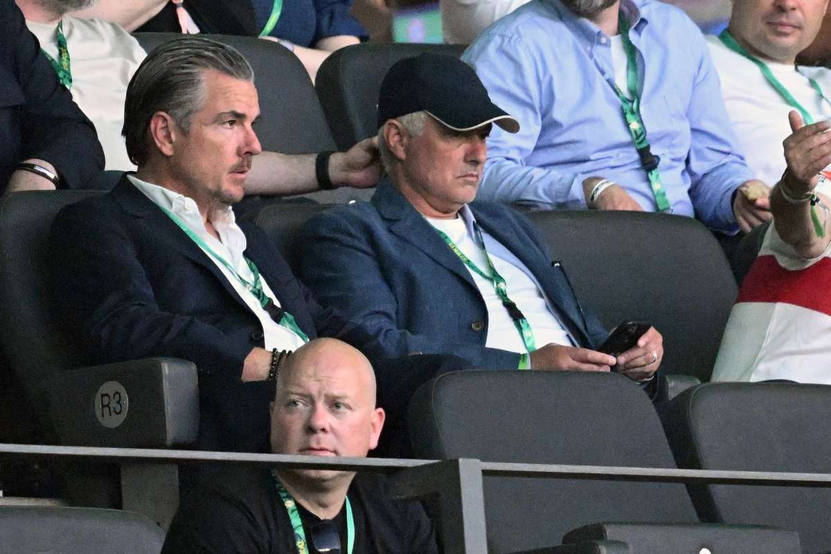 José Mourinho já está em Portugal depois de ter assistido à final da Taça da Alemanha