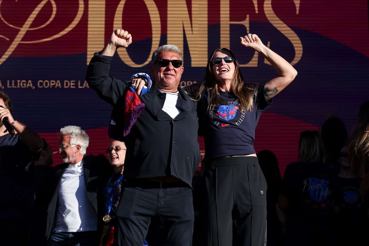 À Barcelone, les joueuses du Barça fêtent leurs 4 titres de la saison devant 4 000 personnes