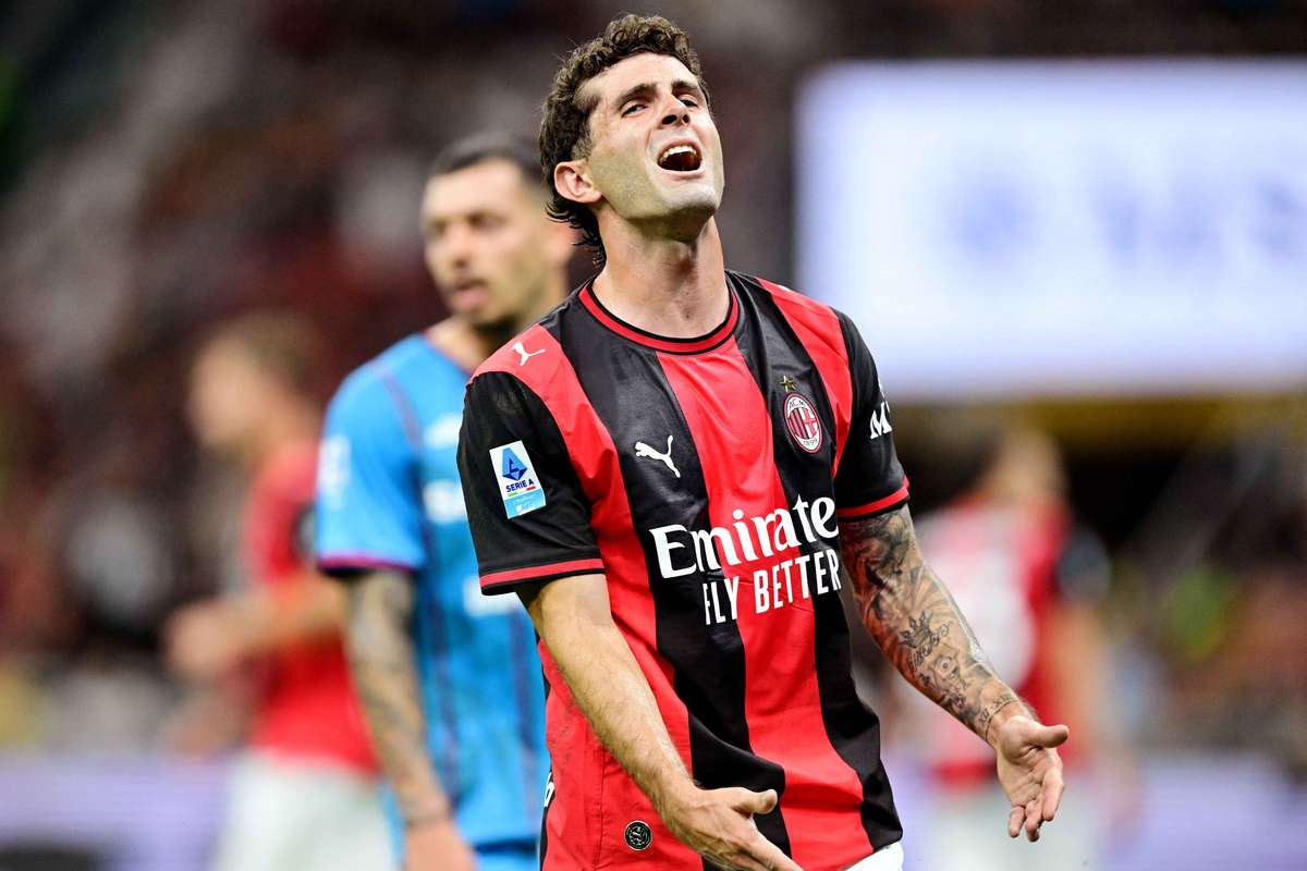 Kekalahan mengejutkan di kandang dari Cagliari membuat AC Milan gagal lolos ke Liga Champions