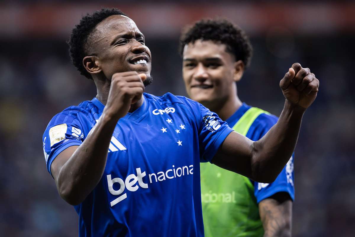 Brasileirão: Cruzeiro de Artur Jorge bate Chapecoense (2-1) em encontro controverso