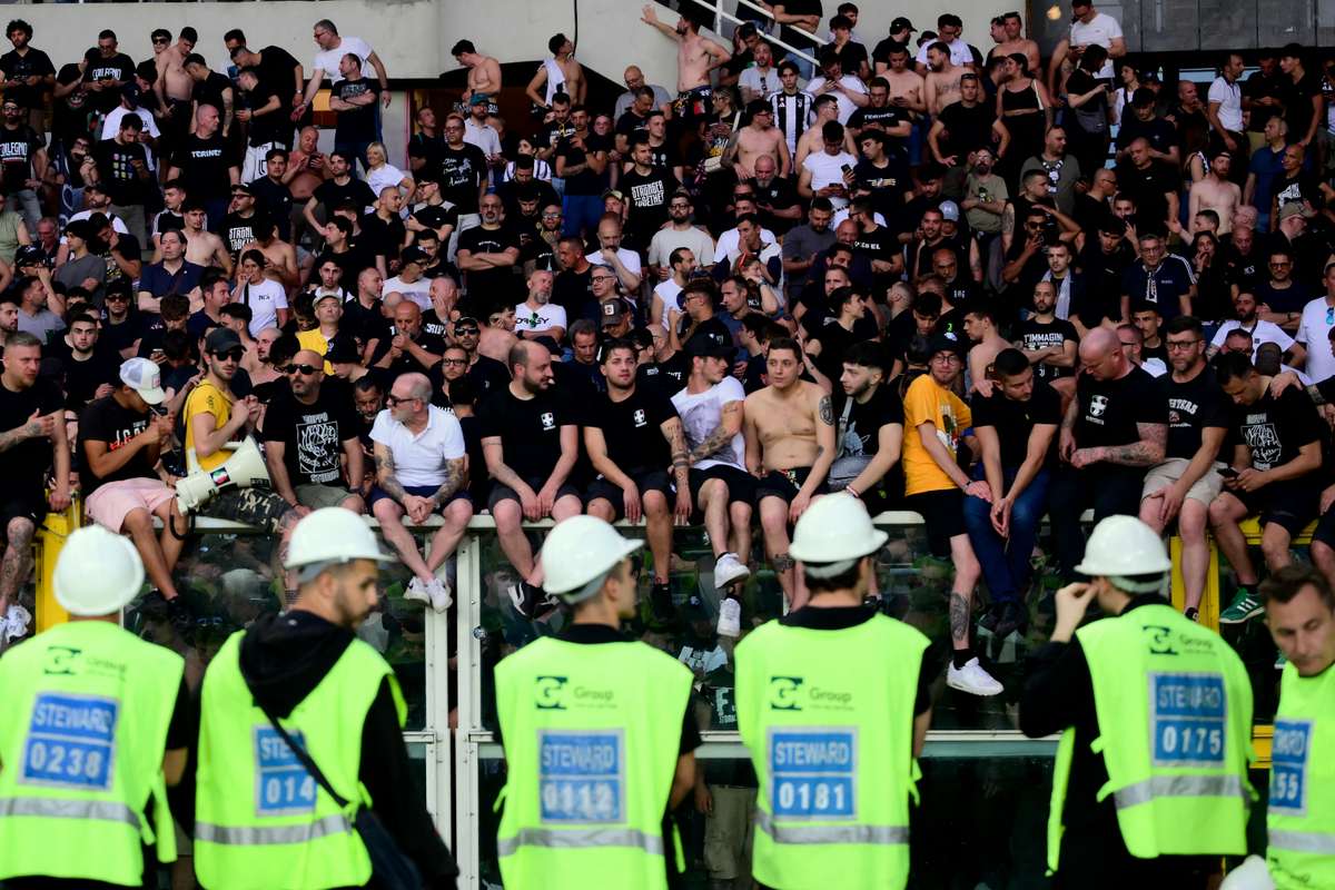 Turin-Derby verzögert: Juventus-Fan nach Schlägerei wohl in Lebensgefahr