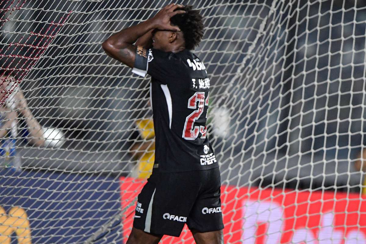 Bragantino derrota Vasco em São Januário e intensifica pressão sobre Renato Gaúcho