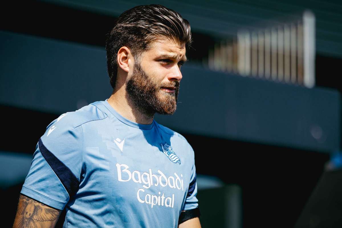 La Real Sociedad confirma la salida de Caleta-Car y Wesley Gassova