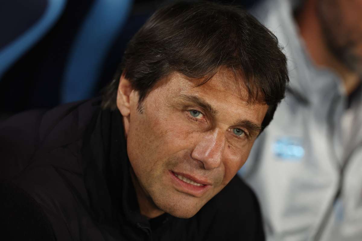 Napoli confirma saída de Antonio Conte como treinador
