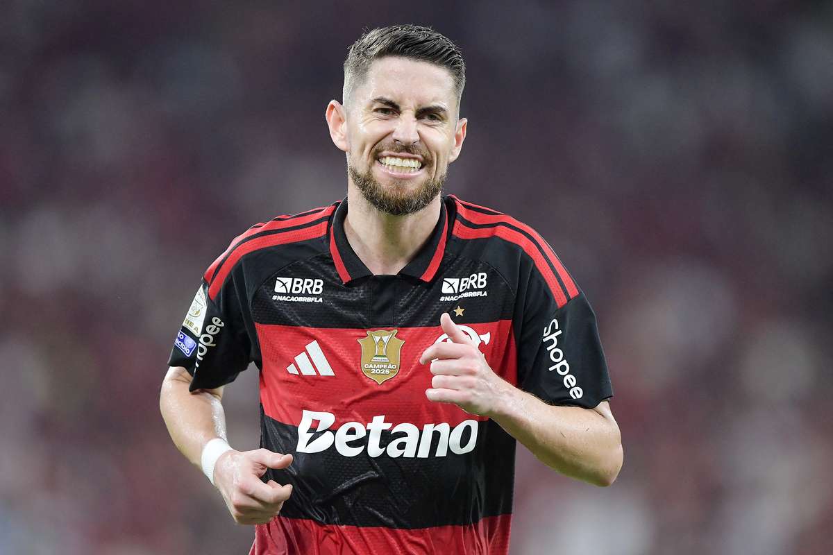 Jorginho sofre fratura, torna-se o sexto caso no clube e Flamengo critica arbitragem