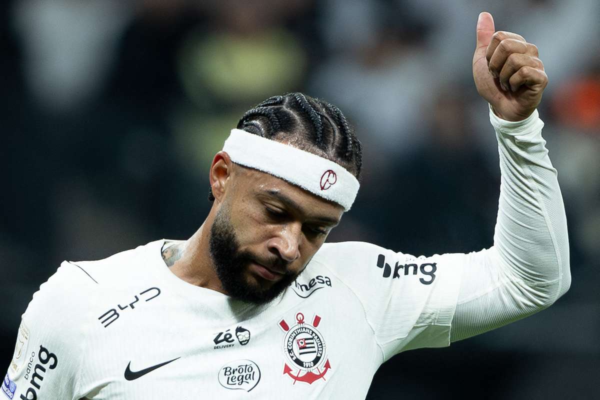Corinthians progride na renovação de Memphis com corte nos vencimentos