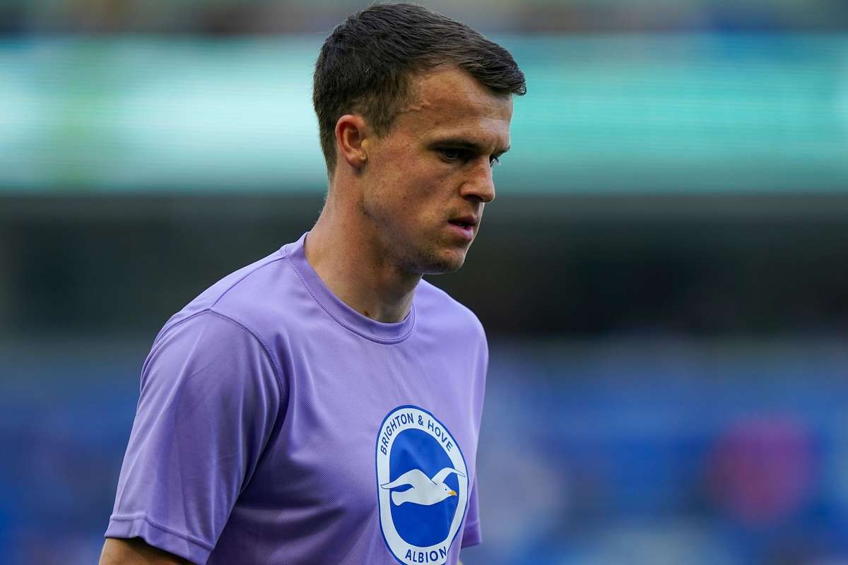 Solly March abandona el Brighton tras 300 encuentros