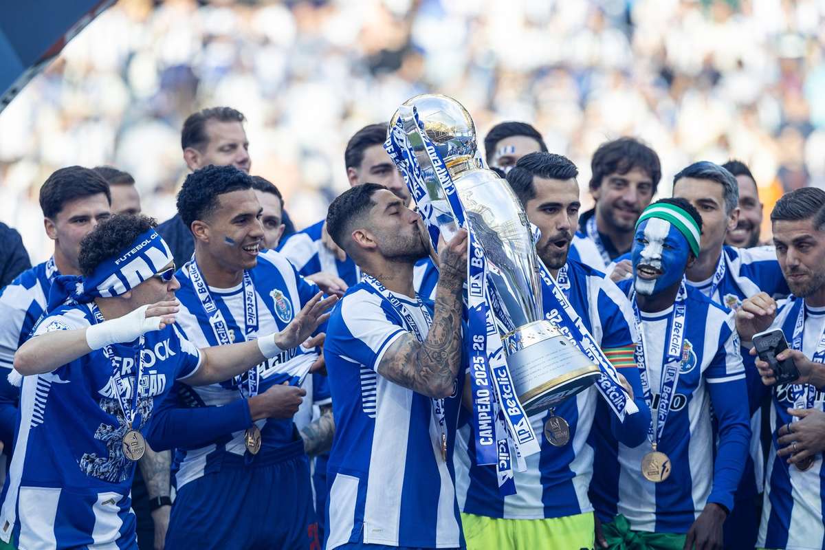 Alan Varela sobre o interesse de clubes de Inglaterra: "Estou calmo e 100% concentrado no FC Porto"