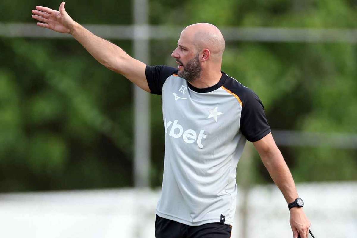 Franclim Carvalho (Botafogo) indica como objectivo principal regressar a treinar em Portugal