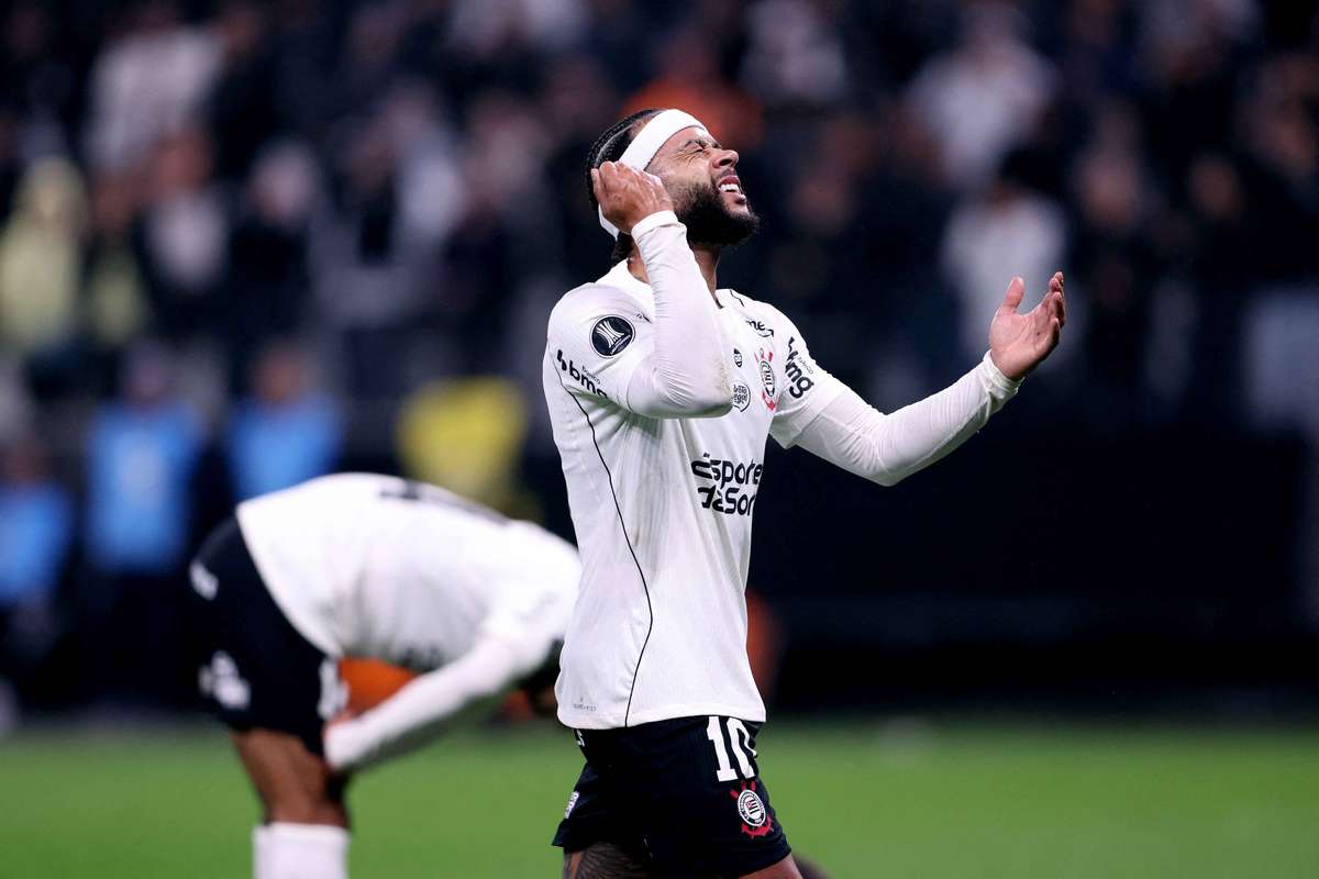 Memphis Depay comenta o seu vínculo contratual no Corinthians