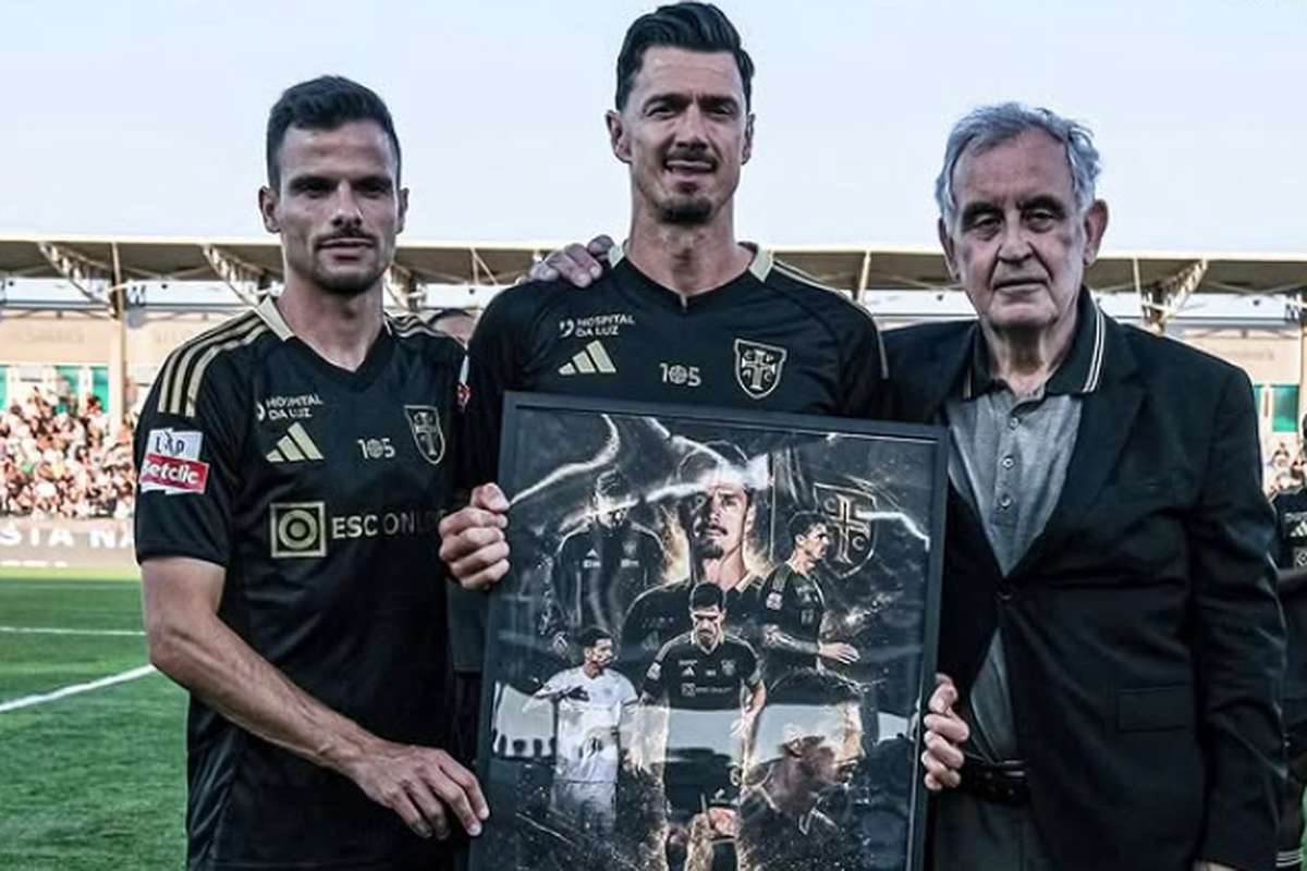 José Fonte torna-se o 12.º campeão do Euro-2016 a encerrar a carreira