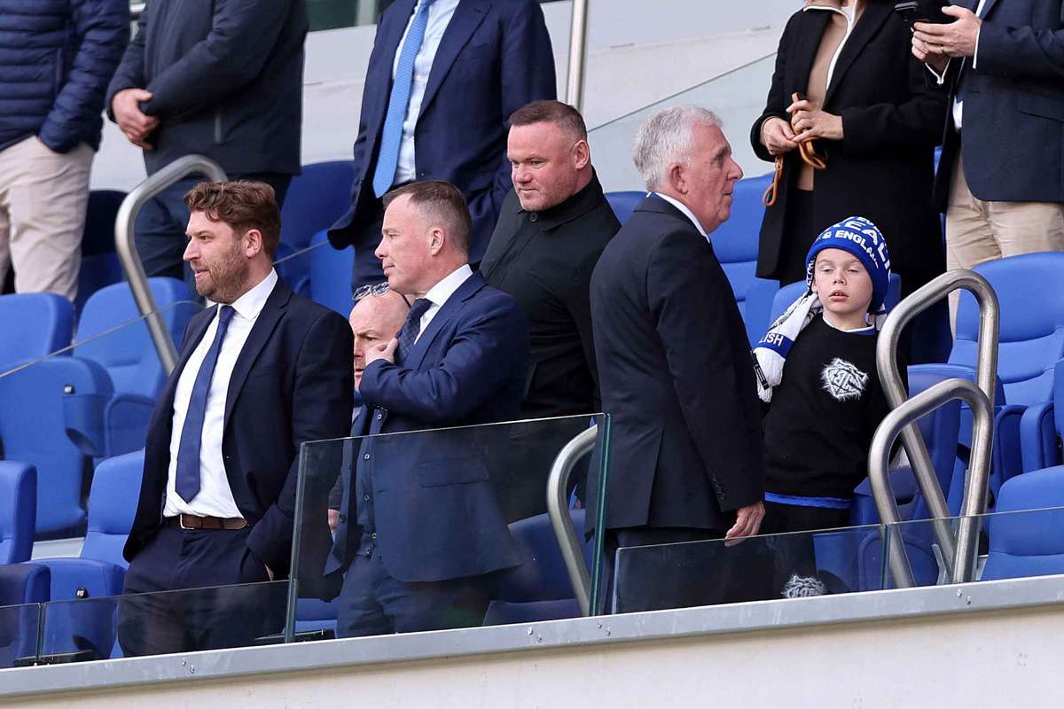 Rooney demonstra prudência em relação às chances do Manchester United garantir o título sob o comando de Carrick