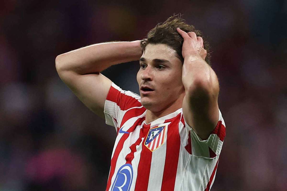Barcelona reportedly make €100m offer to Atletico Madrid for Julian Alvarez