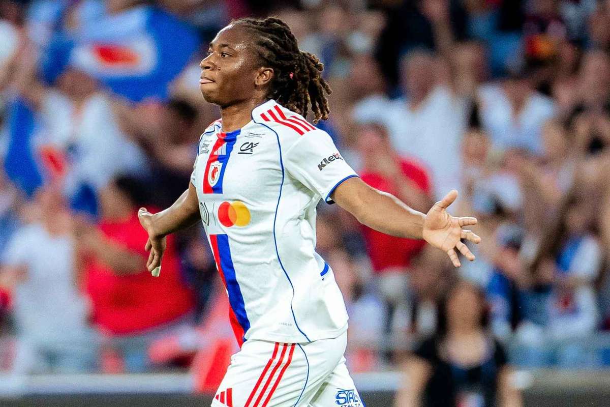 Feminino: OL Lyonnes atropela Paris FC com hat trick de Dumornay e conquista a Ligue 1 (5-0)