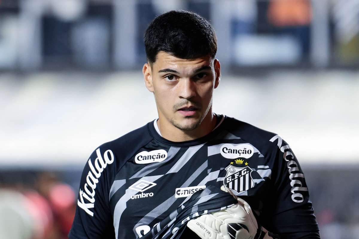 Gabriel Brazão, do Santos, é suspenso pelo STJD por críticas a árbitro de clássico