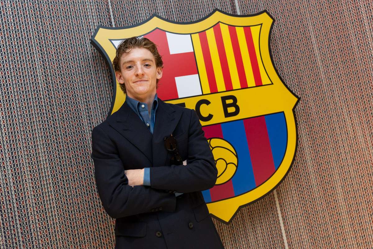 El Barça alardea de su fichaje estrella, Anthony Gordon