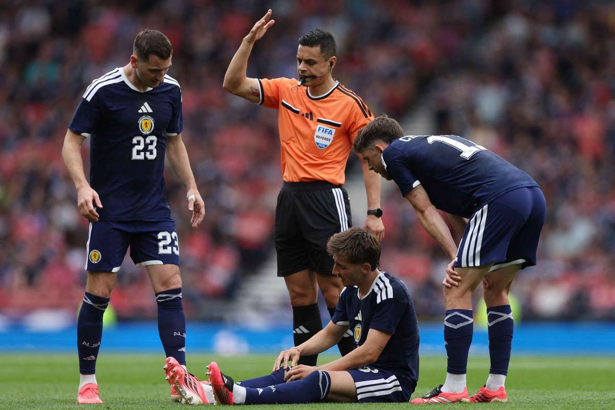 Billy Gilmour, centrocampista del Nápoles, se queda fuera del Mundial tras lesionarse la rodilla frente a Curazao
