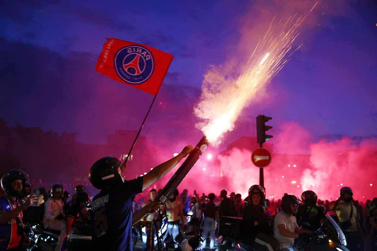 Entre la algarabía y los enfrentamientos, París celebra su segunda Orejona