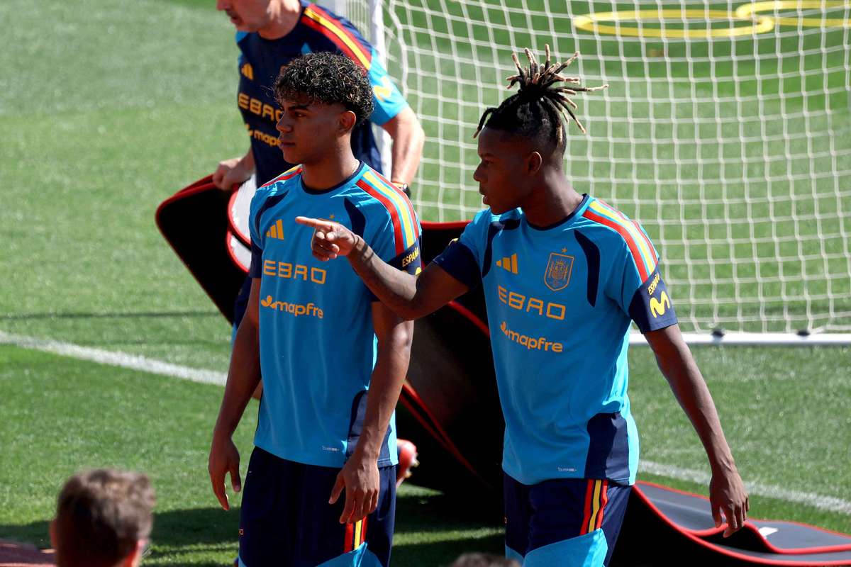 Baño de masas para la Roja en una sesión sin Nico Williams, Víctor Muñoz y Lamine Yamal