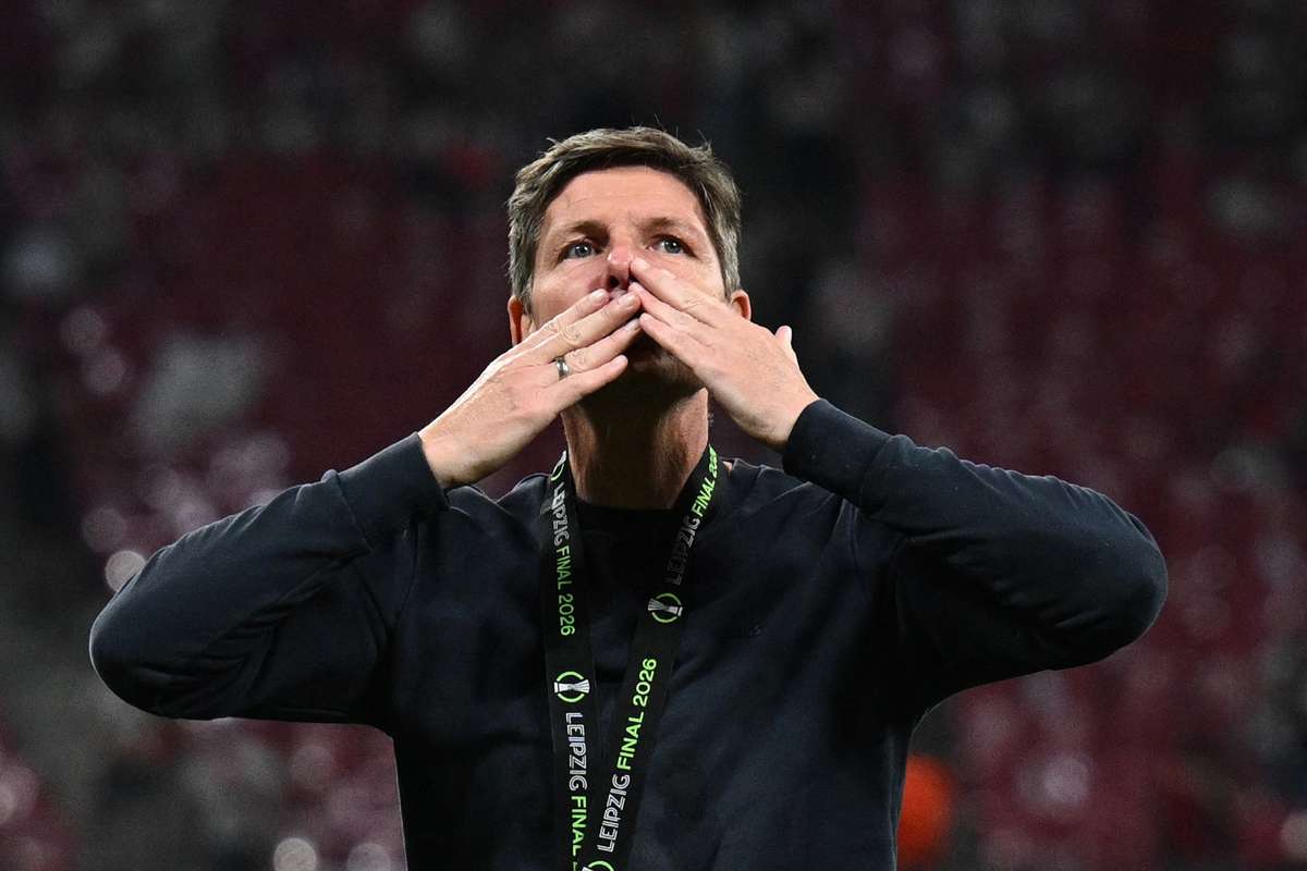 Oliver Glasner é o favorito para assumir o comando técnico do Milan