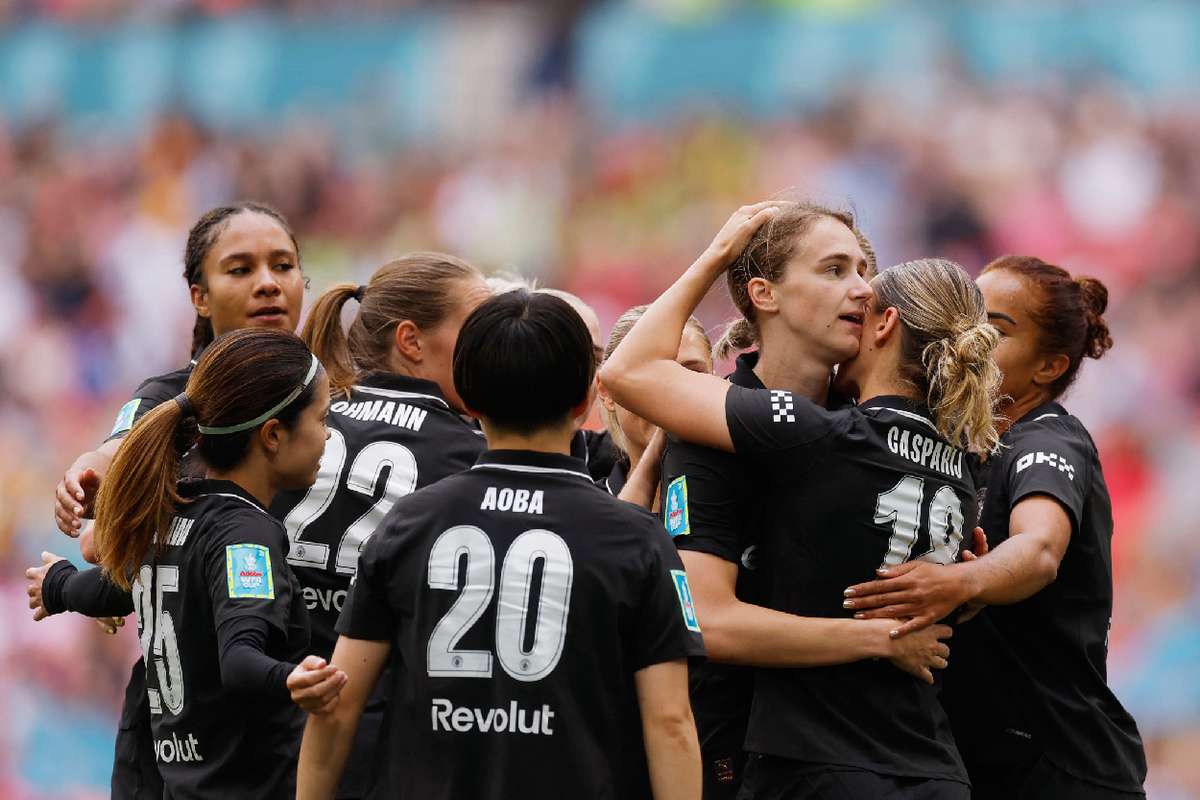 Manchester City thrash Brighton to win first Women's FA Cup since 2020