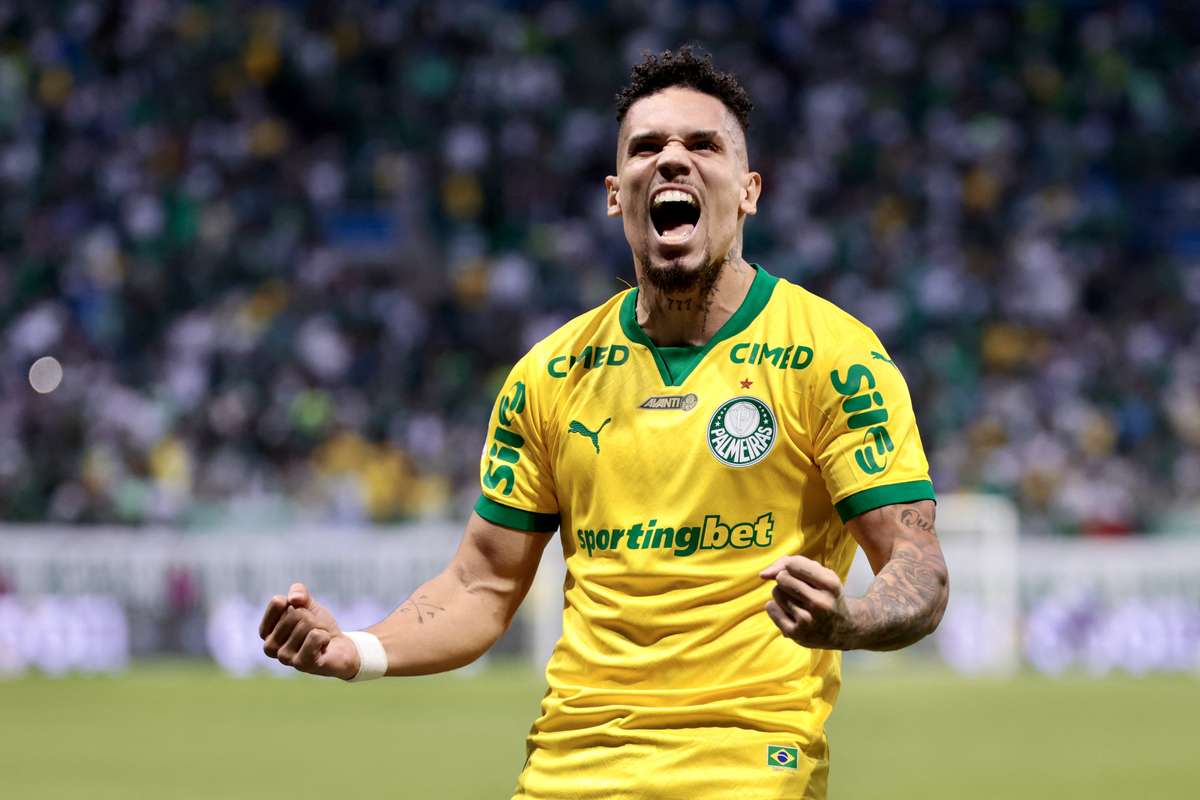Brasileirão: Palmeiras de Abel resiste a inferioridade e penálti e derrota Chapecoense (1-0)