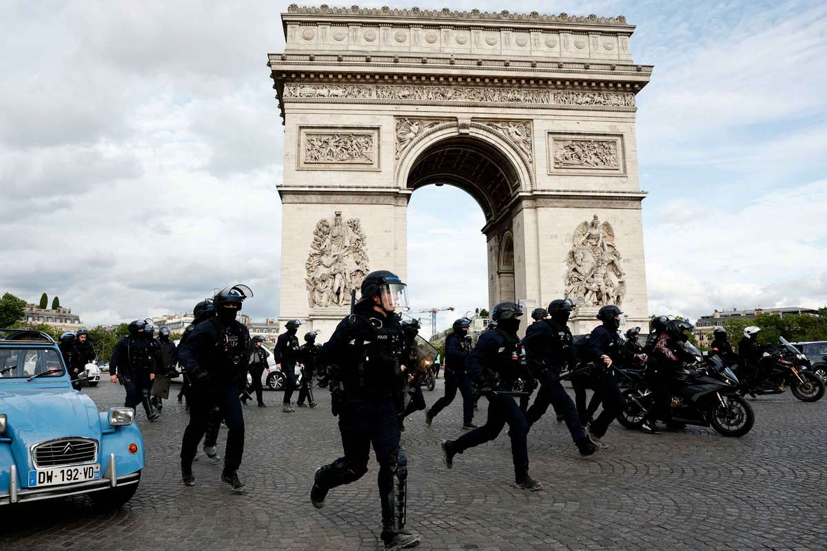 Plus de 890 interpellations en marge du triomphe du PSG en France, annonce le ministre de l'Intérieur